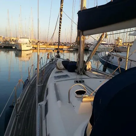 Úszó hotel In Barca A Vela *