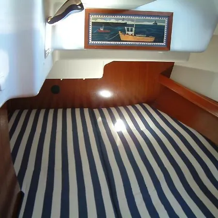 Úszó hotel In Barca A Vela Ponza